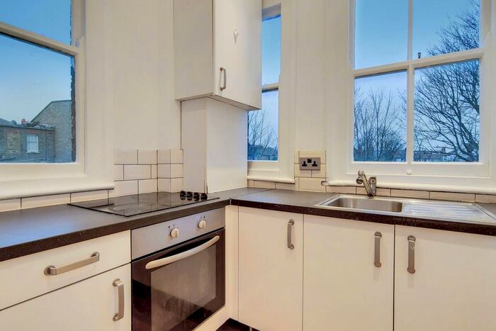 3 Bedroom Flat To Rent In Brixton Hill, Brixton Hill, London, SW2