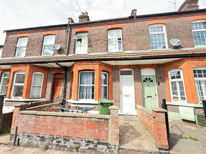 3 Bedroom Terraced House For Sale In Clarendon Road, High Town, Luton, Bedfordshire, LU2