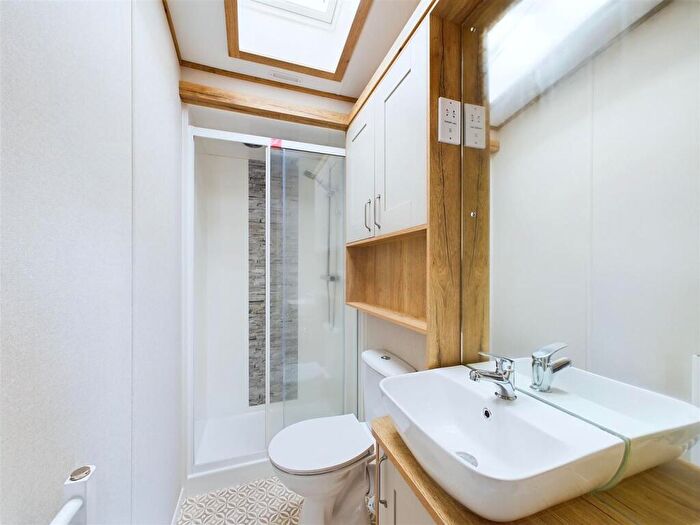 2 Bedroom Chalet For Sale In Woodthorpe Leisure Park, Woodthorpe, Alford, LN13