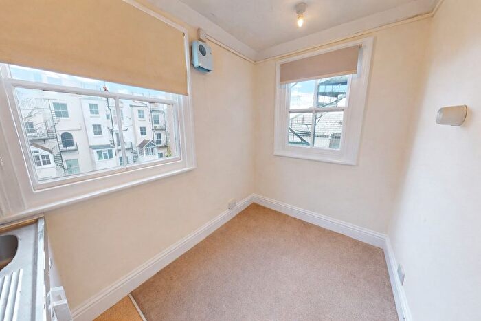 1 Bedroom Studio To Rent In Brunswick Place, Hove, BN3