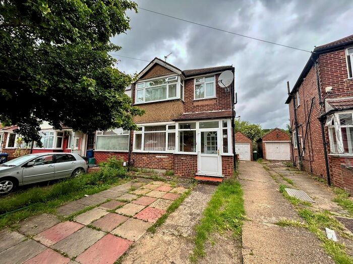 3 Bedroom Property To Rent In Jubilee Road, Perivale, Greenford, UB6