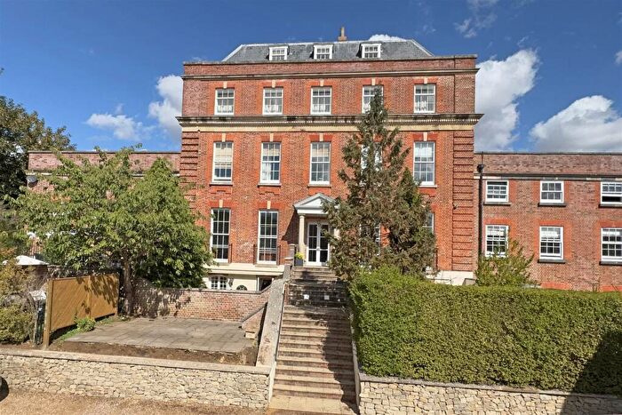 3 Bedroom Flat For Sale In Milford *** No Onward Chain***, GU8
