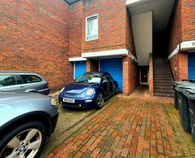 3 Bedroom Flat To Rent In Armadale Close, London, N17