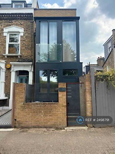 2 Bedroom End Of Terrace House To Rent In Chatterton Road, London, N4