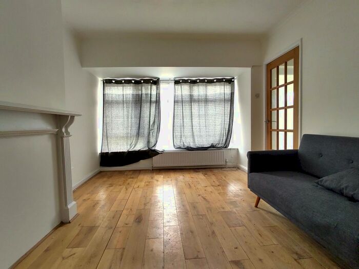 3 Bedroom End Of Terrace House To Rent In Bryanston Road, Tilbury RM18