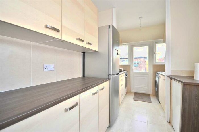 3 Bedroom Semi-Detached House To Rent In Milton Grove, London, N11