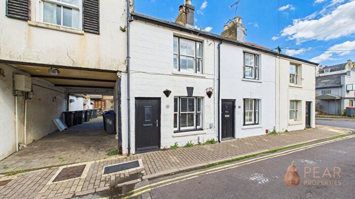 2 Bedroom Cottage To Rent In New Street, Worthing, BN11