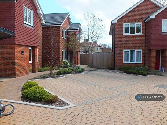 3 Bedroom Detached House To Rent In Holly Close, St. Albans, AL1