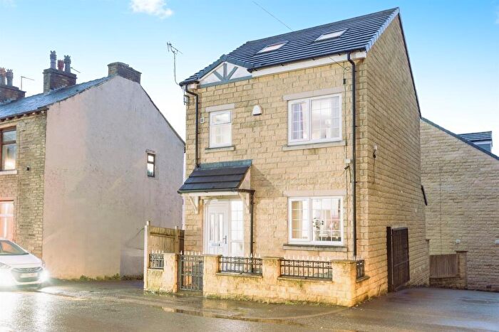 4 Bedroom Detached House For Sale In Lingwood Gardens, Bradford, BD8