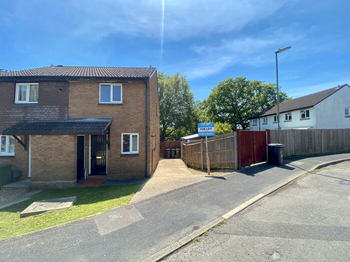 2 Bedroom House To Rent In Humber Gardens, Bursledon, Southampton, SO31