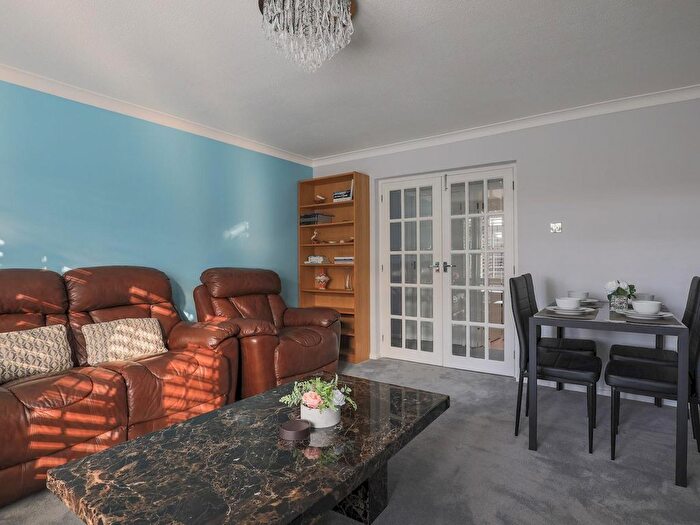 2 Bedroom Flat To Rent In Windsor And Maidenhead, SL4