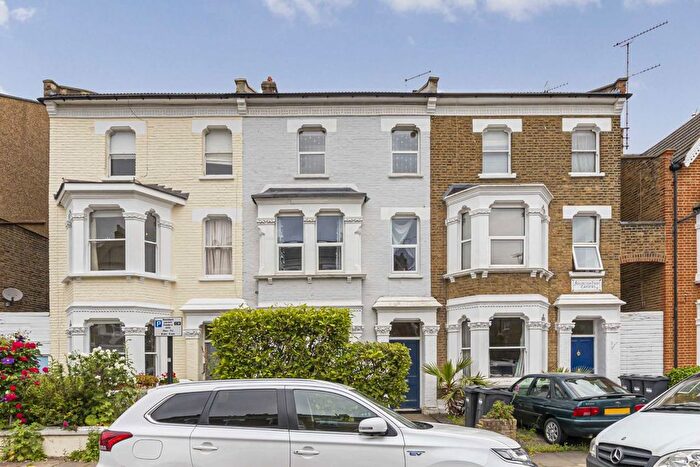2 Bedroom Flat To Rent In Arlington Gardens, Chiswick, W4