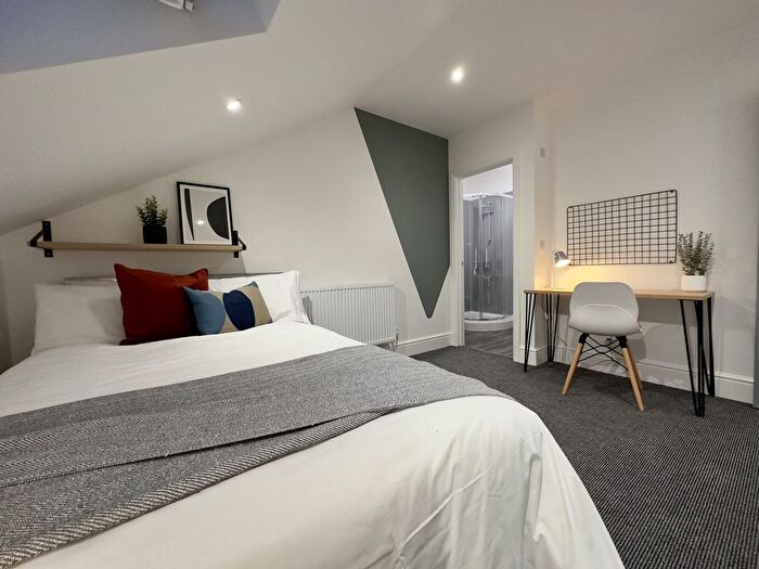 6 Bedroom Semi-Detached House To Rent In Monks Road, Lincoln, LN2