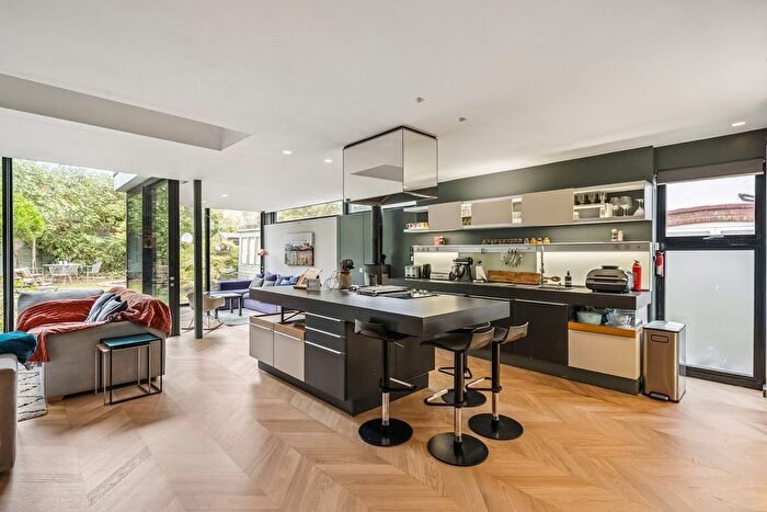 5 Bedroom Semi-Detached House To Rent In Hertford Avenue, London, SW14