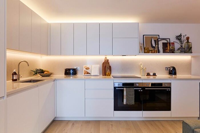 3 Bedroom Apartment To Rent In New Drum Street, Tower Hamlets, London, E1