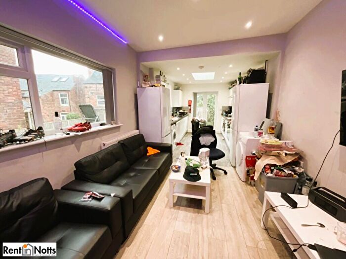 7 Bedroom Semi Detached House To Rent In Lenton Boulevard, Nottingham, Nottinghamshire, NG7