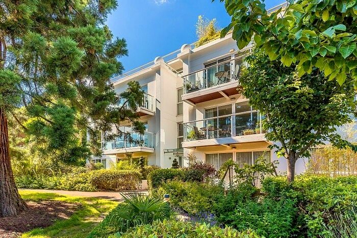 2 Bedroom Flat To Rent In Queensmere Road, Wimbledon, SW19