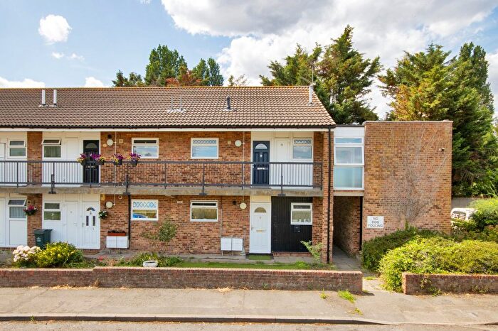 1 Bedroom Flat For Sale In Ingress Terrace, Park Corner Road, Southfleet, Gravesend, DA13