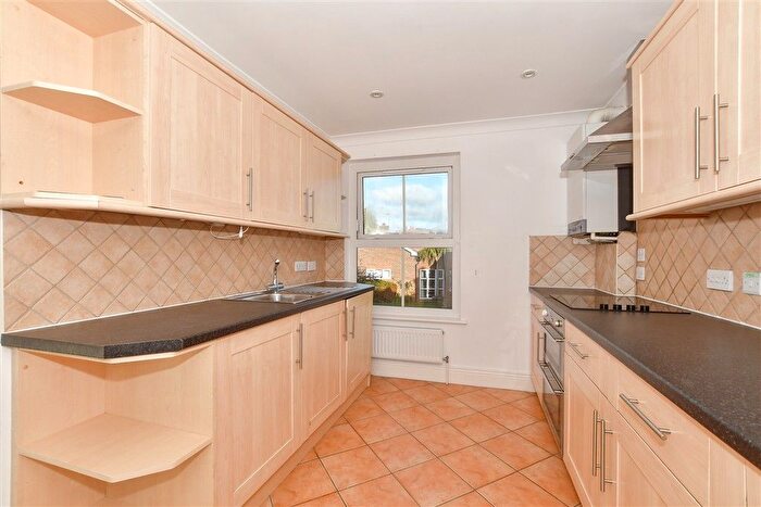 2 Bedroom Flat For Sale In Victoria Road, Cranleigh, Surrey, GU6