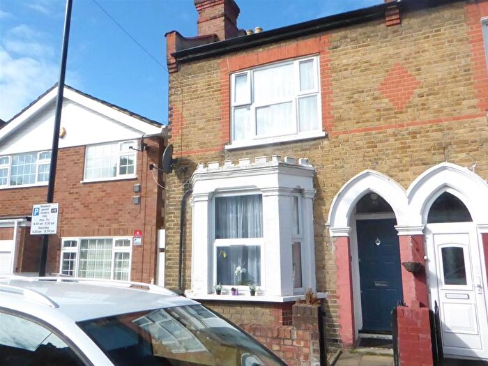 3 Bedroom End Of Terrace House To Rent In Standard Road, Hounslow, TW4