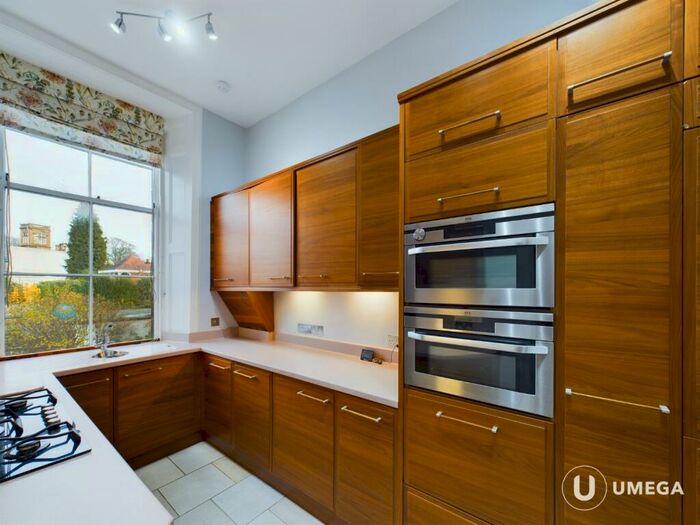 2 Bedroom Flat To Rent In Murrayfield Avenue, Murrayfield, Edinburgh, EH12