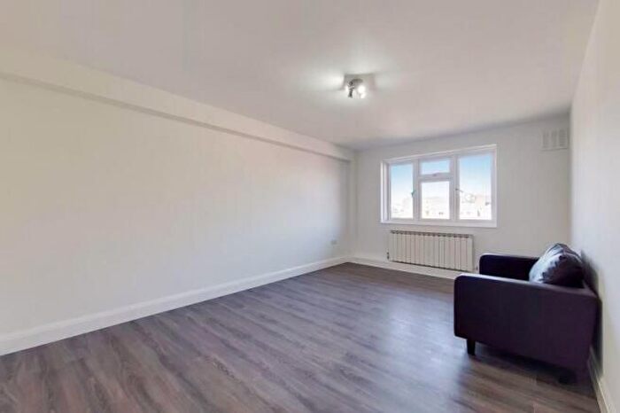 2 Bedroom Flat To Rent In Commercial Road, London, E1