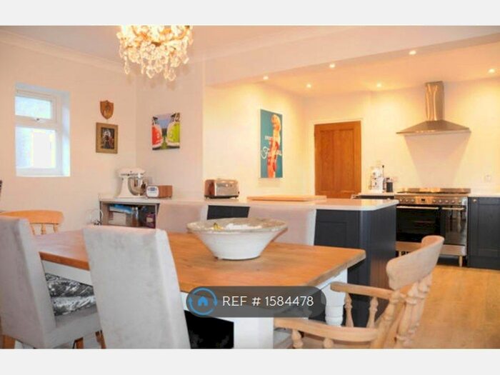 3 Bedroom Bungalow To Rent In West Gate, East Bergholt, Colchester, CO7