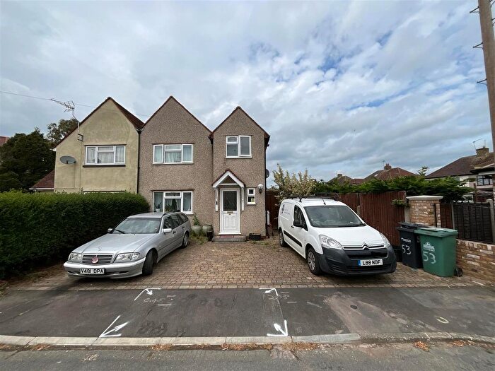 4 Bedroom Property To Rent In Lilac Road, Hoddesdon, EN11