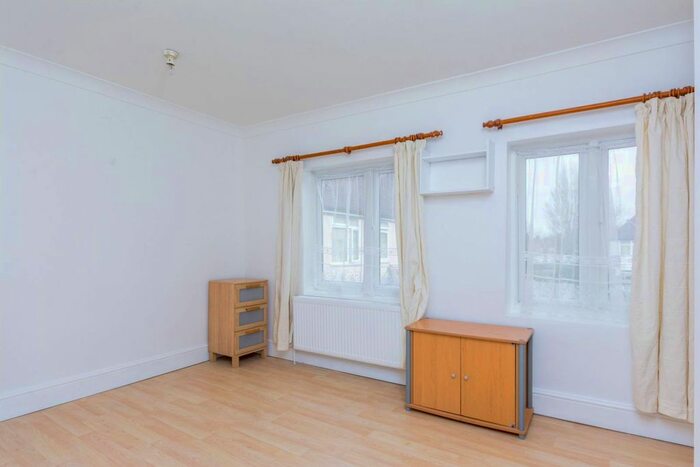 2 Bedroom Flat To Rent In Olive Road, Ealing, London, W5