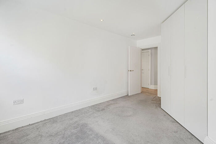 2 Bedroom Apartment To Rent In Bell Lane, Brookmans Park, AL9