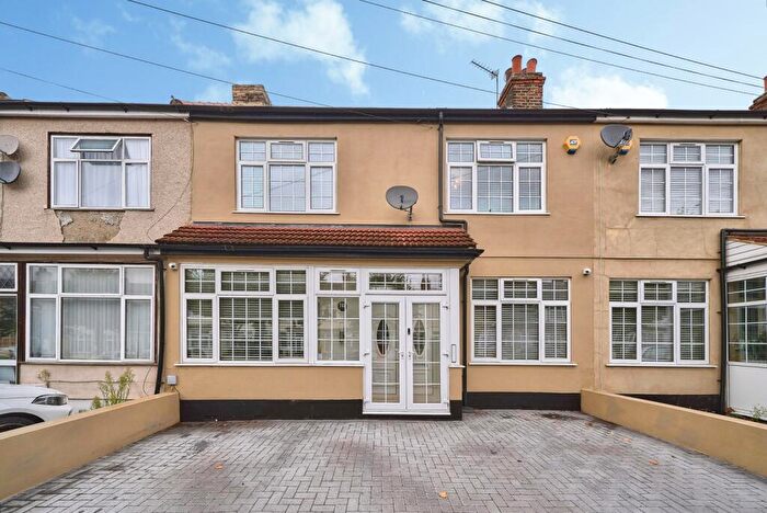 4 Bedroom Terraced House For Sale In Grasmere Gardens, Ilford, IG4