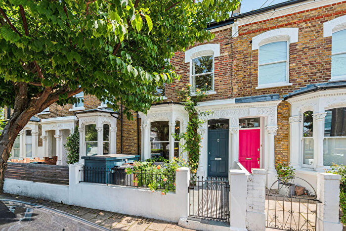 4 Bedroom Terraced House For Sale In Kersley Road, London, N16