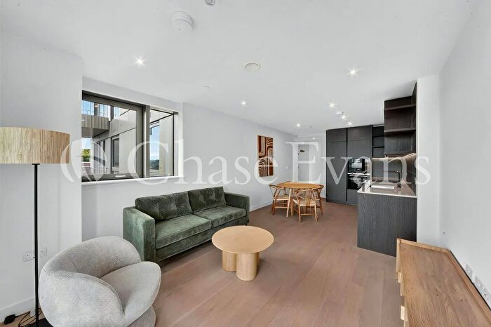 2 Bedroom Flat To Rent In Arbour Heights, Heygate Street, Elephant Amp; Castle, London, SE17