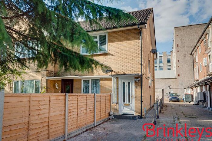 2 Bedroom Maisonette To Rent In Acacia Grove, New Malden, KT3