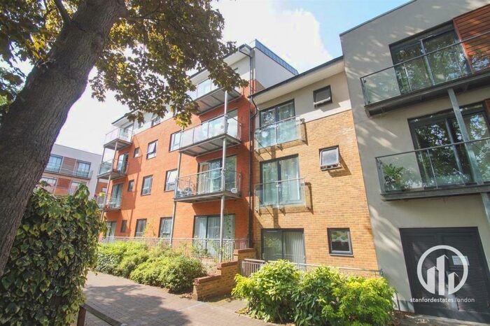 2 Bedroom Flat To Rent In Desvignes Drive, Hither Green, London, SE13