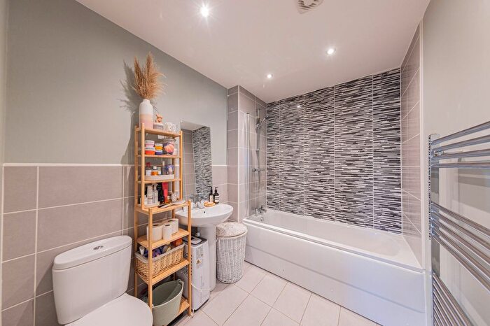 2 Bedroom Flat For Sale In Glazebrook Meadows, Glazebrook, WA3