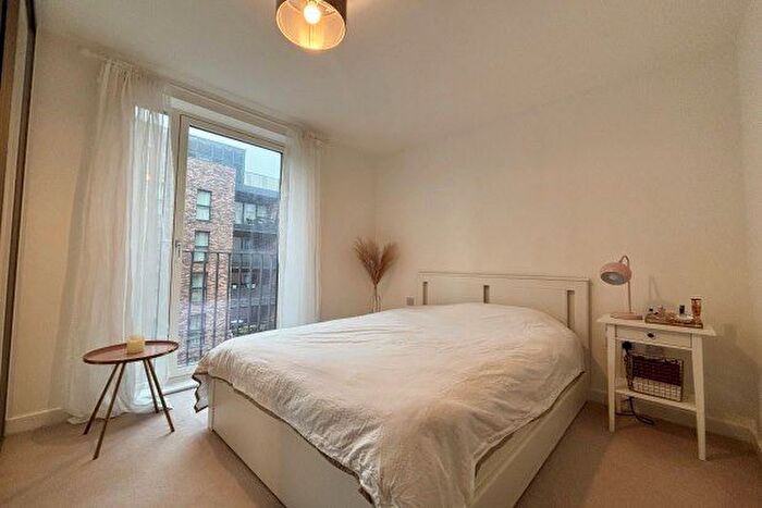 2 Bedroom Flat To Rent In Gatesby Court, London, SE26