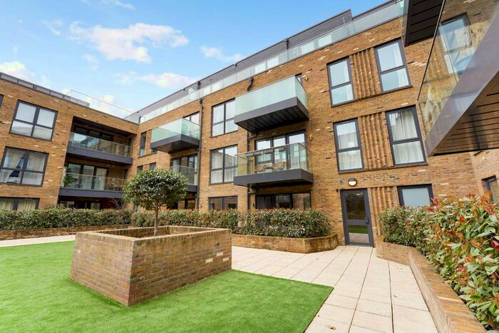 2 Bedroom Flat To Rent In Swan Street, Isleworth, TW7