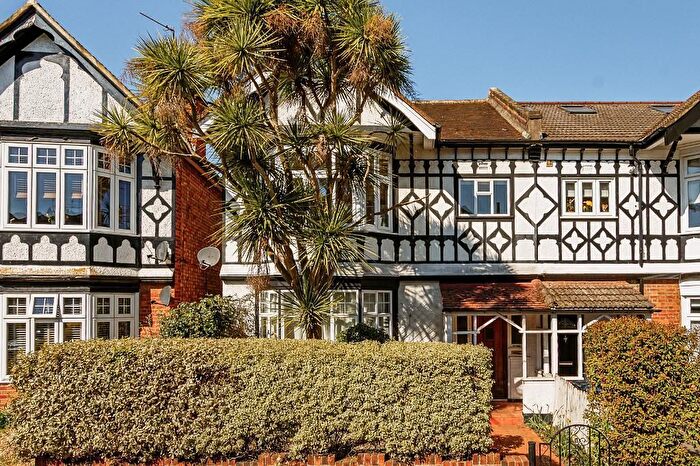 2 Bedroom Flat To Rent In Loveday Road, Ealing, London, W13