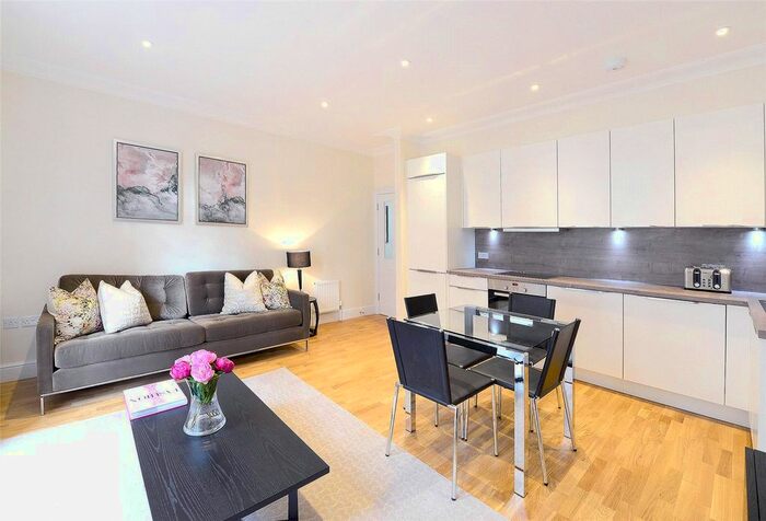 3 Bedroom Flat To Rent In Hamlet Gardens, Hammersmith, London, W6