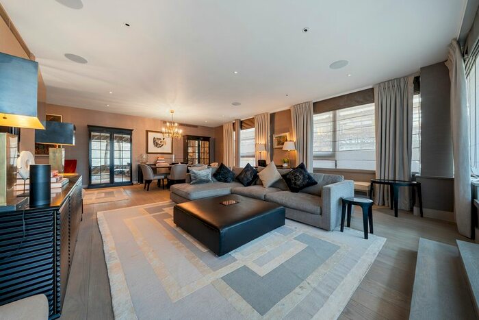 3 Bedroom Flat To Rent In Trevor Square, Knightsbridge, SW7