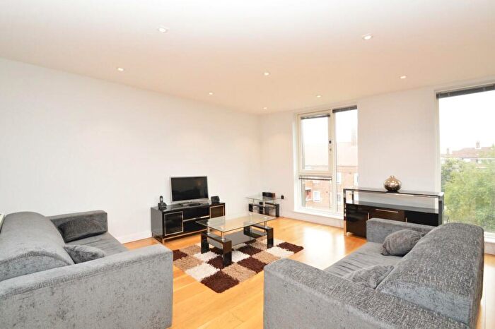 3 Bedroom Apartment To Rent In Cityscape Apartments, Heneage Street, Whitechapel, E1