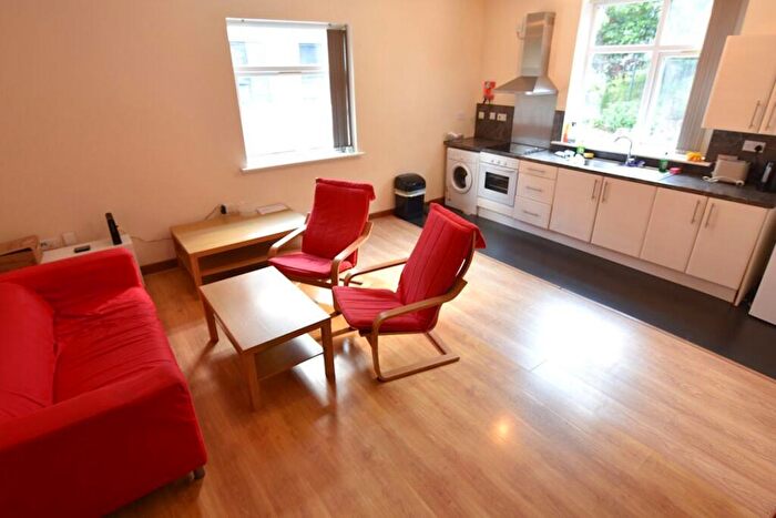2 Bedroom Flat To Rent In Low Close Dwellings, LS2