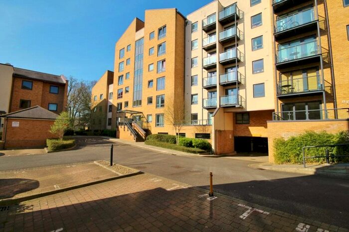 1 Bedroom Flat To Rent In Victoria Way, Woking, Surrey, GU21