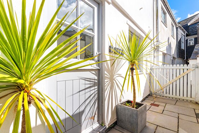 2 Bedroom Cottage To Rent In Cross Street, Padstow, PL28