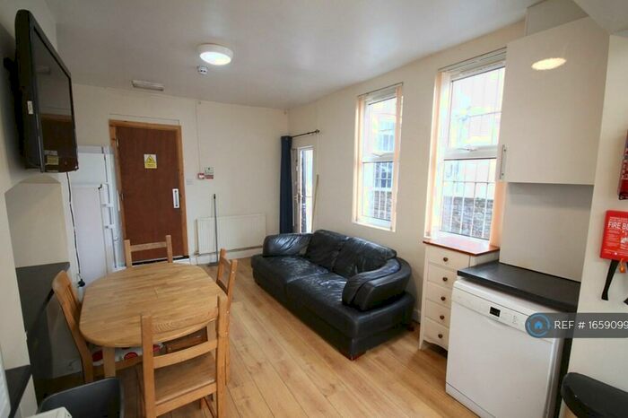 9 Bedroom Terraced House To Rent In Booth Avenue, Manchester, M14