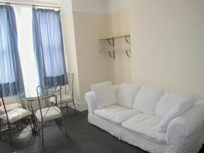 1 Bedroom Flat To Rent In Knollys Road, London, SW16