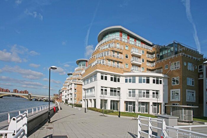 2 Bedroom Flat To Rent In Oyster Wharf, Lombard Road, London, SW11
