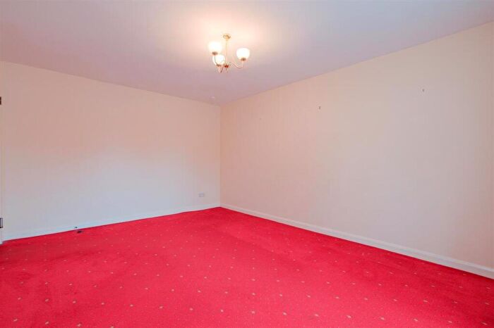 2 Bedroom Apartment For Sale In The Ward, Strathaven, ML10