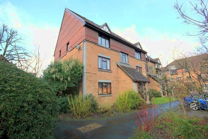 Studio To Rent In Woking, GU22